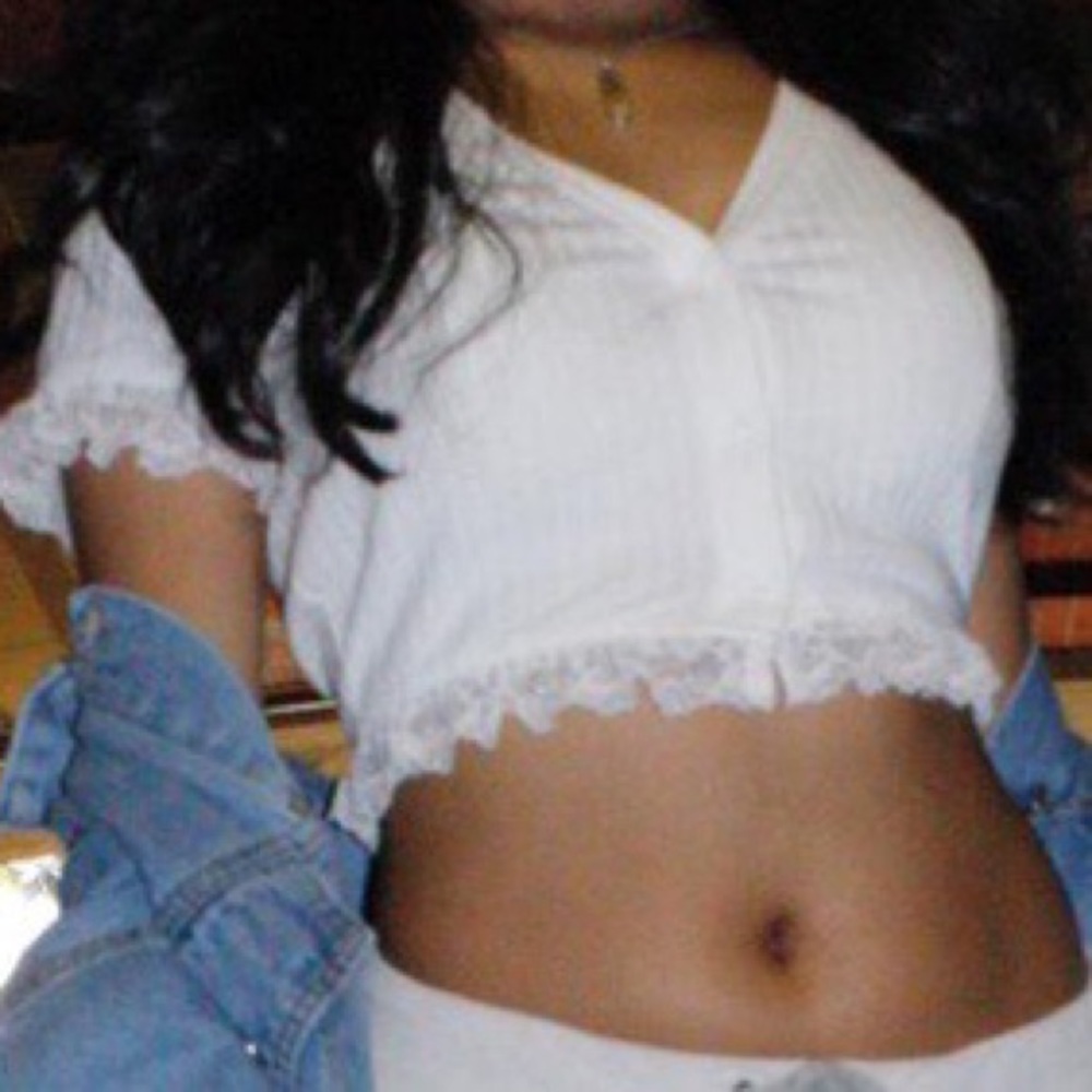 V-neck lace trim button up crop tee